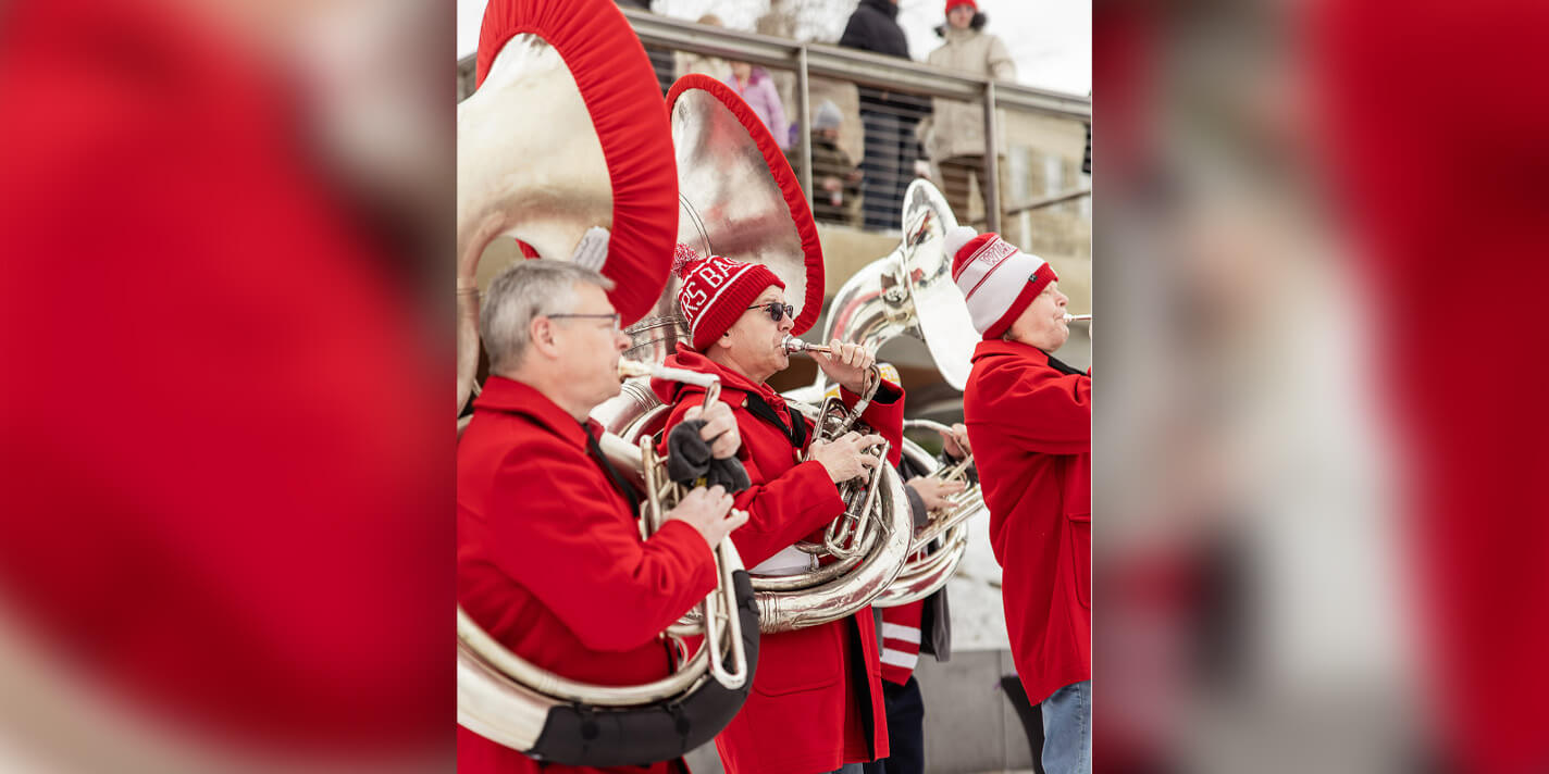 UW Band Alumni play a tune